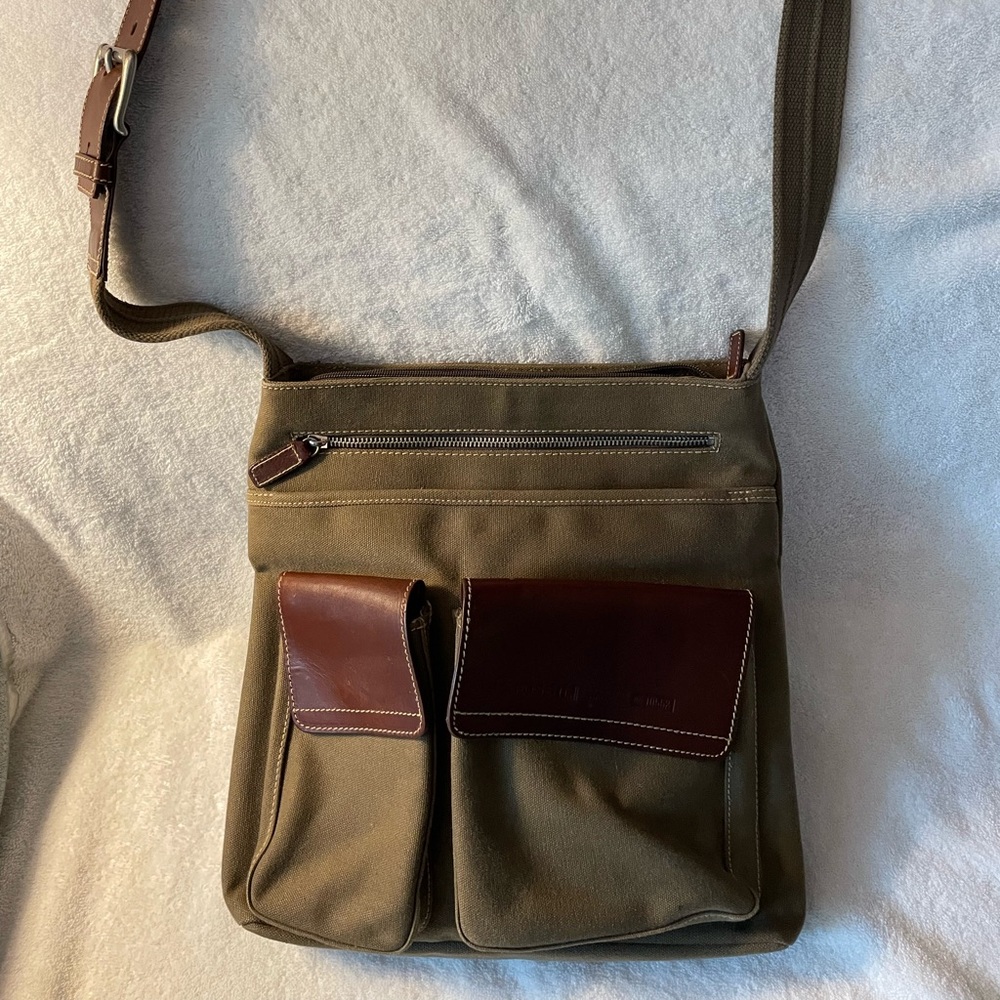 Fossil expedition travel crossover bag